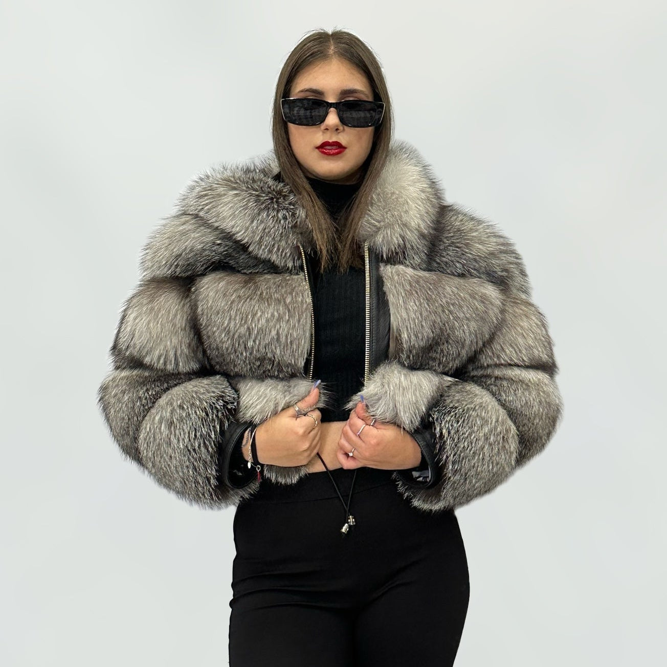 Lucy • Giacca corta di volpe e pelle nappa con cappuccio e cerniera • Frost - Maison Hu