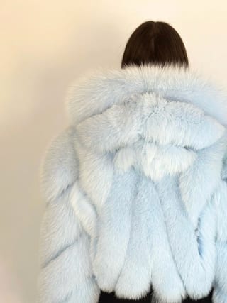 Angel, giacca in pelliccia di volpe Maison Hu colore celeste — immagine 12
