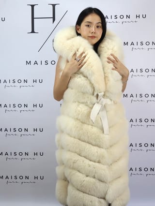 Grace, smanicato in pelliccia di volpe Maison Hu colore panna — immagine 13