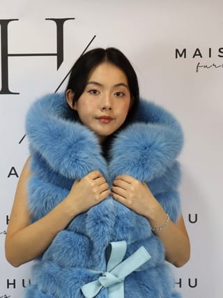 Kate con ganci, smanicato in pelliccia di volpe Maison Hu colore azzurro — immagine 6