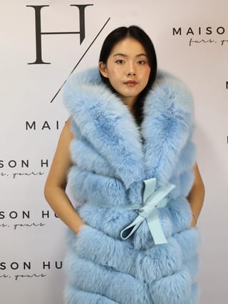 Kate con ganci, smanicato in pelliccia di volpe Maison Hu colore celeste — immagine 9