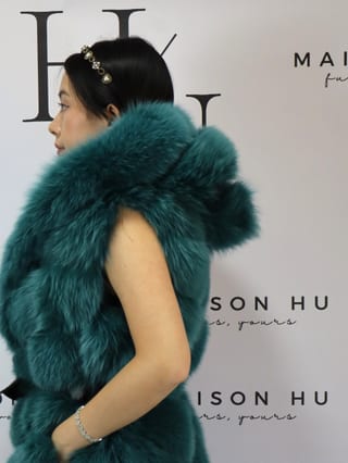 Kate con cerniera, smanicato in pelliccia di volpe Maison Hu colore turchese — immagine 6