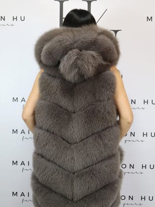 Kate con ganci, smanicato in pelliccia di volpe Maison Hu colore grigio scuro — immagine 7