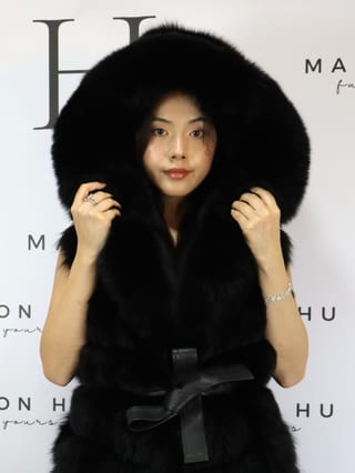 Kate con ganci, smanicato in pelliccia di volpe Maison Hu colore nero — immagine 20
