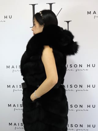 Kate con ganci, smanicato in pelliccia di volpe Maison Hu colore nero — immagine 4