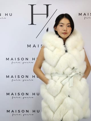 Lily con ganci, smanicato in pelliccia di volpe Maison Hu colore bianco — immagine 34