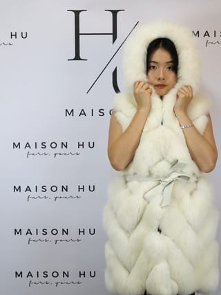 Lily con ganci, smanicato in pelliccia di volpe Maison Hu colore bianco — immagine 4