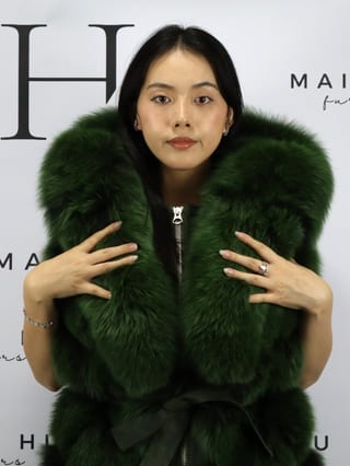 Lily con cerniera, smanicato in pelliccia di volpe Maison Hu colore verde oliva — immagine 22