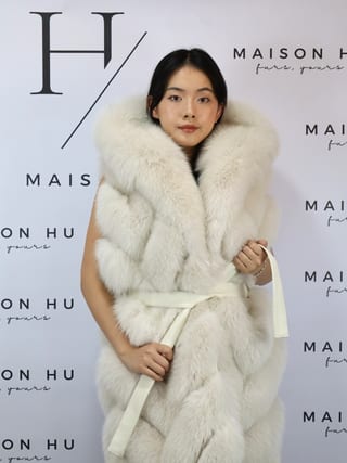 Lily con ganci, smanicato in pelliccia di volpe Maison Hu colore champagne — immagine 18