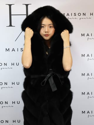 Lily con ganci, smanicato in pelliccia di volpe Maison Hu colore nero — immagine 14