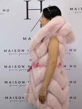Lily con ganci, smanicato in pelliccia di volpe Maison Hu colore rosa — immagine 31