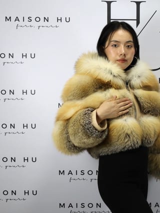 Lucy, giacca in pelliccia di volpe Maison Hu colore gold — immagine 22