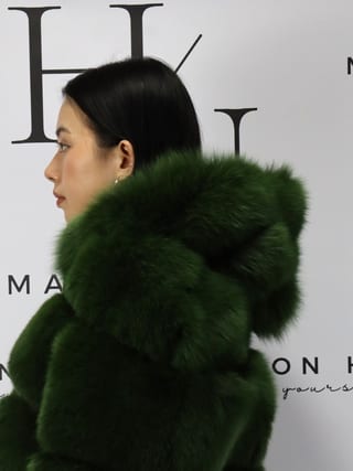 Lucy, giacca in pelliccia di volpe Maison Hu colore verde oliva — immagine 29