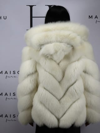 Mia con cappuccio, giacca in pelliccia di volpe Maison Hu colore bianco — immagine 34