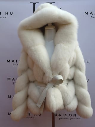 Sophie, giacca in pelliccia di volpe Maison Hu colore panna — immagine 4